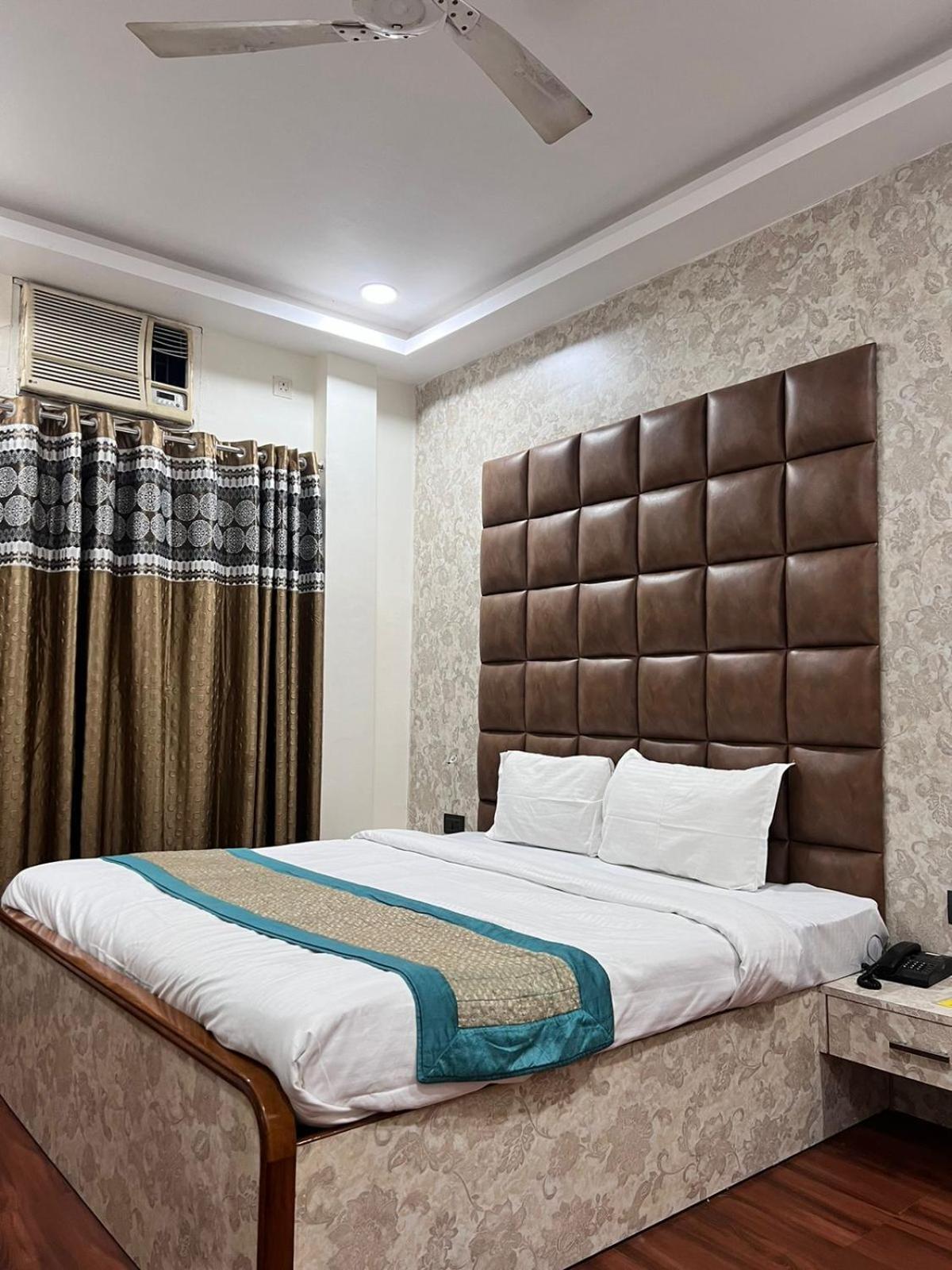 Hotel S P International A Unit Of Mavis Group 러크나우 외부 사진