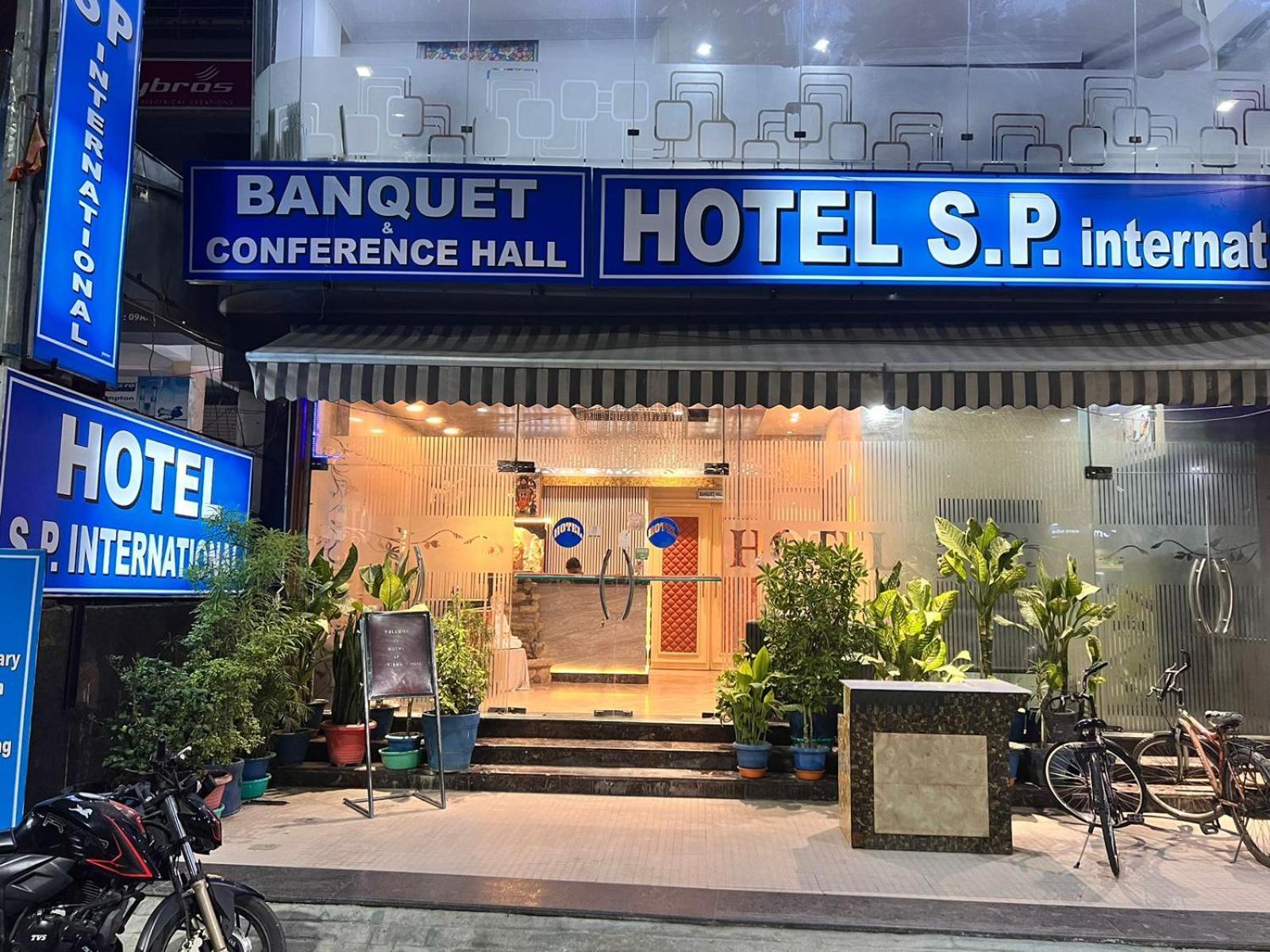 Hotel S P International A Unit Of Mavis Group 러크나우 외부 사진